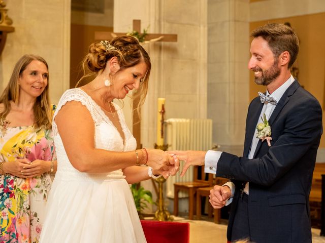 Le mariage de Damien et Bérengère à Saint-Alban-de-Montbel, Savoie 17