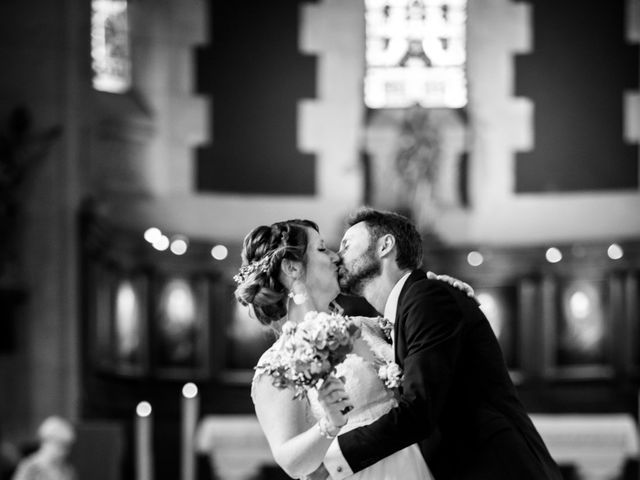 Le mariage de Damien et Bérengère à Saint-Alban-de-Montbel, Savoie 23