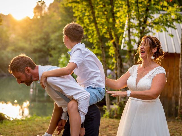 Le mariage de Damien et Bérengère à Saint-Alban-de-Montbel, Savoie 44