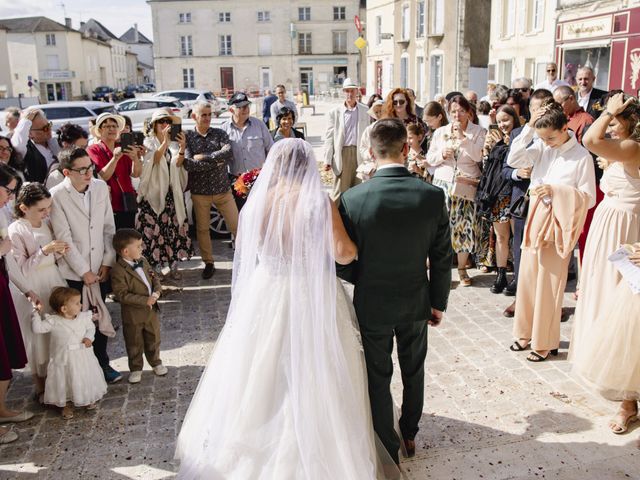 Le mariage de Jimmy et Marina à Saint Martin la Pallu, Vienne 35