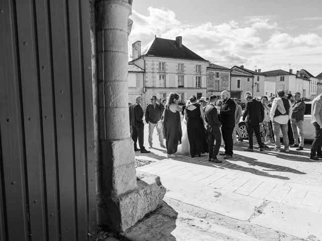 Le mariage de Jimmy et Marina à Saint Martin la Pallu, Vienne 36