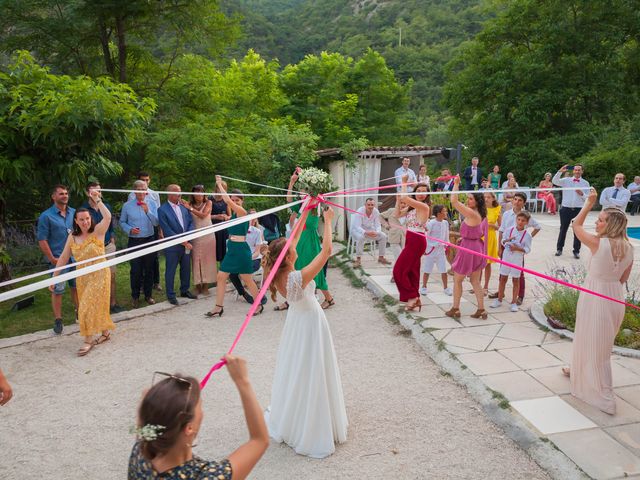 Le mariage de Bernard et Cyrielle à Nyons, Drôme 17