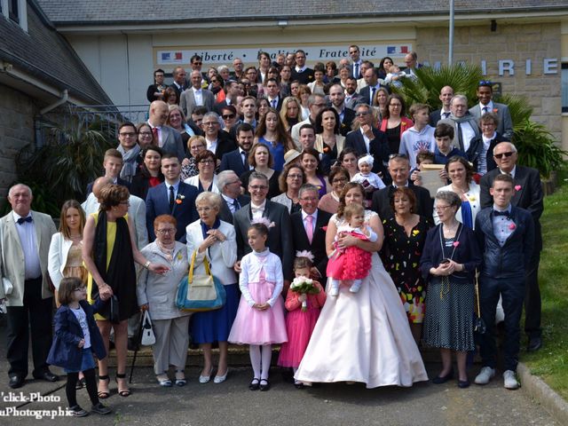 Le mariage de Romain et Coralie à Créhen, Côtes d&apos;Armor 41