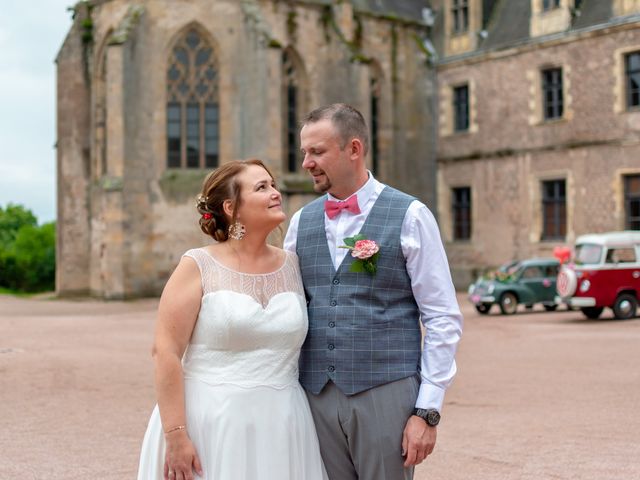 Le mariage de Pascal et Sandrine à Lapalisse, Allier 12