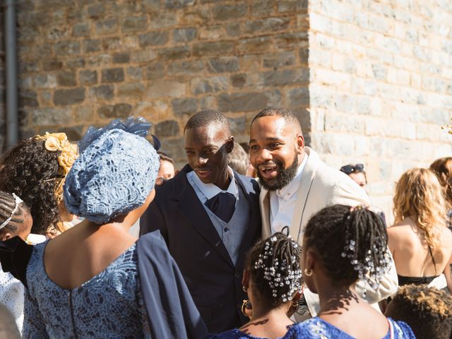 Le mariage de Traoré et Camille à Châteaubourg, Ardèche 2