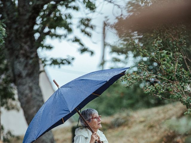 Le mariage de Karim et Eva à Nasbinals, Lozère 16