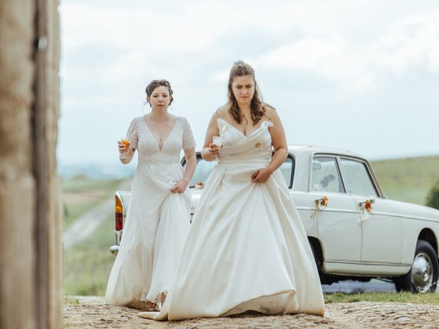 Le mariage de Marine et Léa à Berrie, Vienne 38