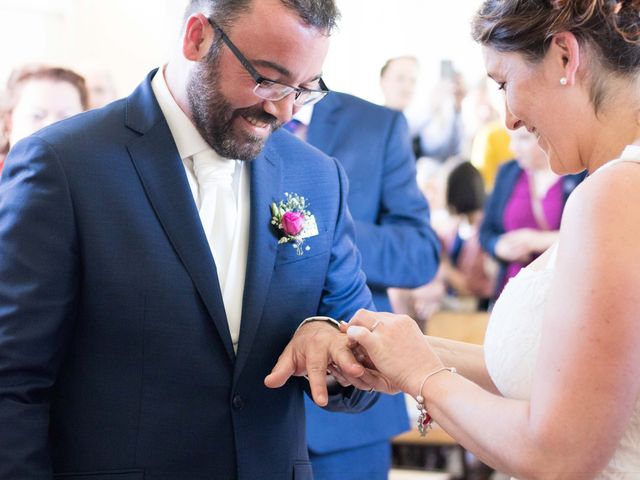 Le mariage de Robin et Marine à Le Mesnil, Manche 24