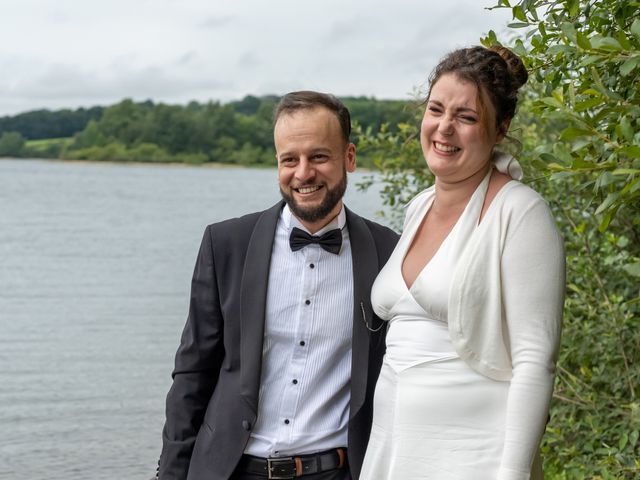 Le mariage de Marie et Hamdi à Salles-Curan, Aveyron 8