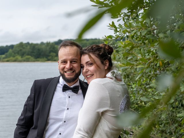 Le mariage de Marie et Hamdi à Salles-Curan, Aveyron 9