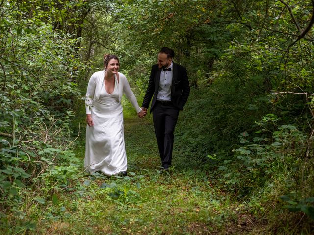 Le mariage de Marie et Hamdi à Salles-Curan, Aveyron 11