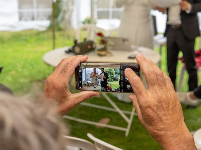 Le mariage de Marie et Hamdi à Salles-Curan, Aveyron 15