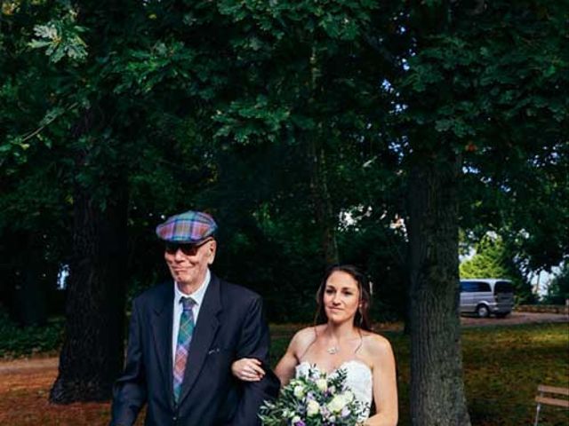 Le mariage de Anthony et Laura à Plouha, Côtes d&apos;Armor 3