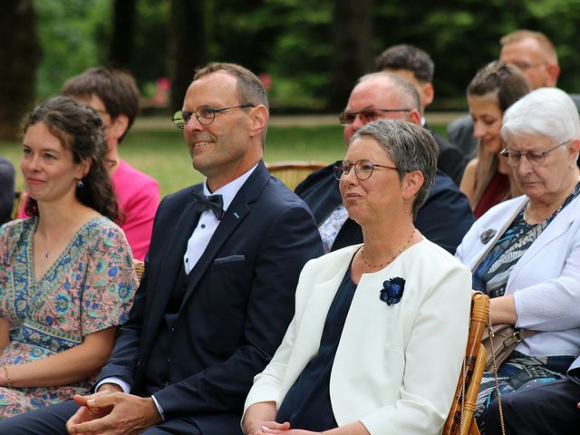 Le mariage de Bastien et Élisa à Montaigu, Vendée 27