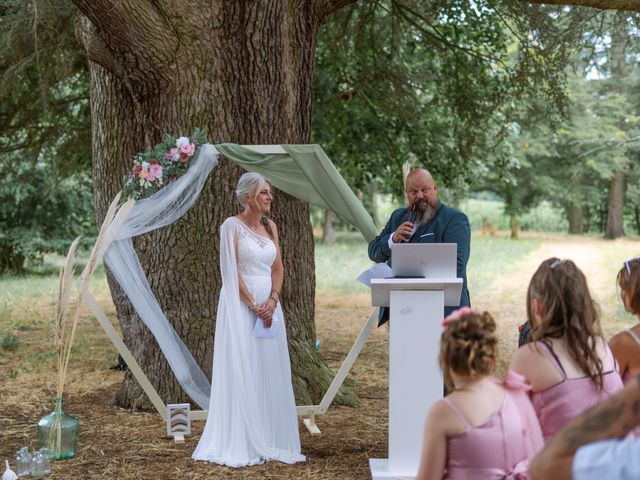 Le mariage de Anthony et Laetitia à Saint-Symphorien-sur-Coise, Rhône 16