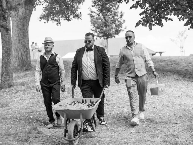 Le mariage de Anthony et Laetitia à Saint-Symphorien-sur-Coise, Rhône 17