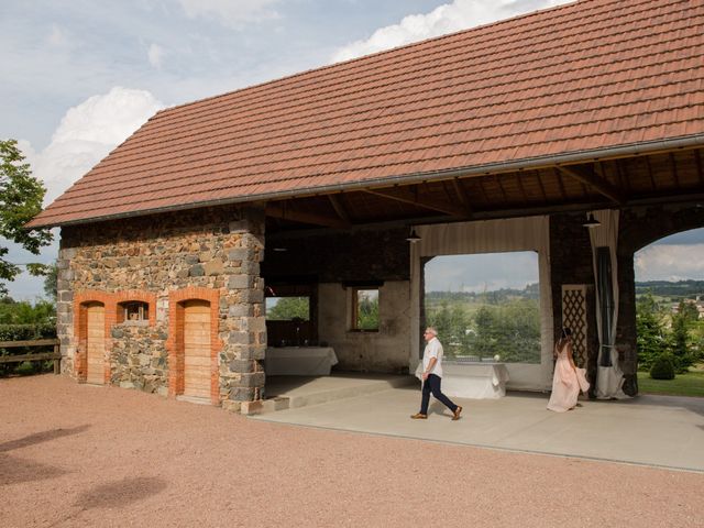 Le mariage de Sophie et Caroline à Cordelle, Loire 21