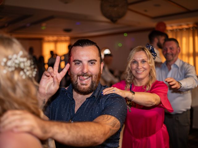 Le mariage de Alexandre et Molly à Saignon, Vaucluse 780