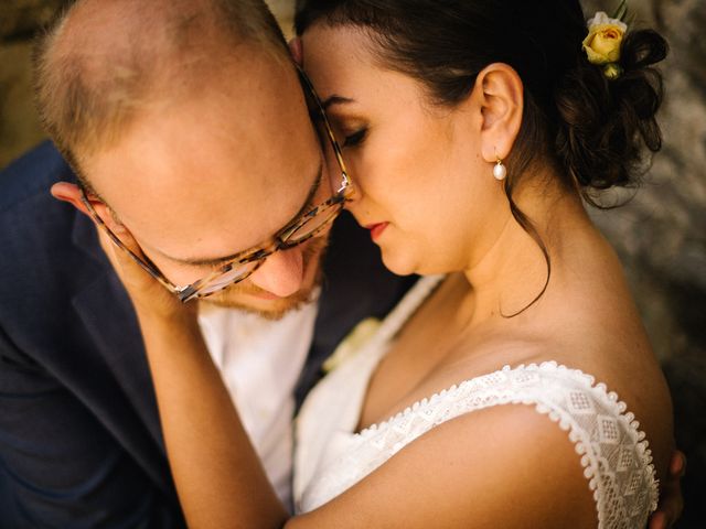 Le mariage de Basil et Lisa à Poët-Célard, Drôme 64