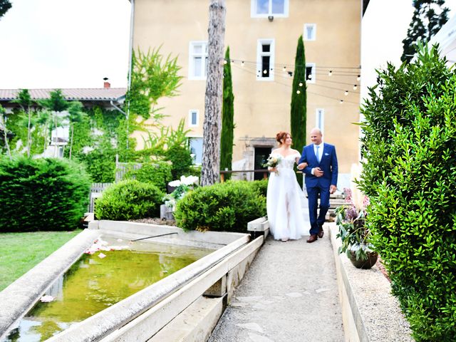 Le mariage de Loïc et Axelle à Champdieu, Loire 9