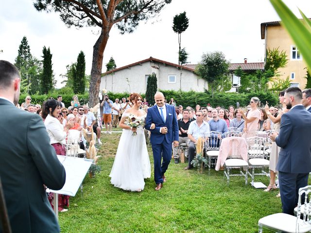 Le mariage de Loïc et Axelle à Champdieu, Loire 10