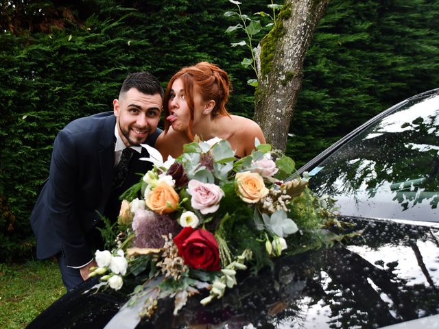 Le mariage de Loïc et Axelle à Champdieu, Loire 1