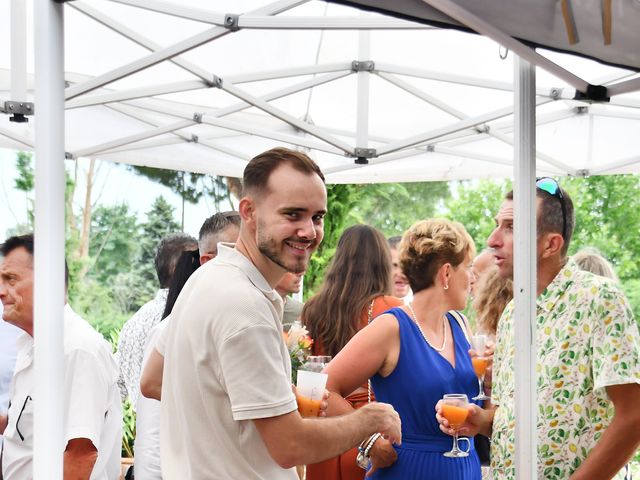 Le mariage de Loïc et Axelle à Champdieu, Loire 18