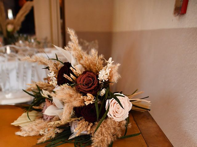 Le mariage de Loïc et Axelle à Champdieu, Loire 39