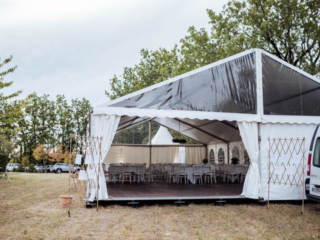 Le mariage de Edouard et Flore Hélène à Issigeac, Dordogne 24