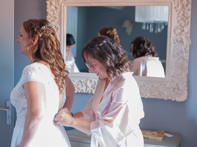 Le mariage de Laurent et Aurélie à Saint-Marcel-Bel-Accueil, Isère 3