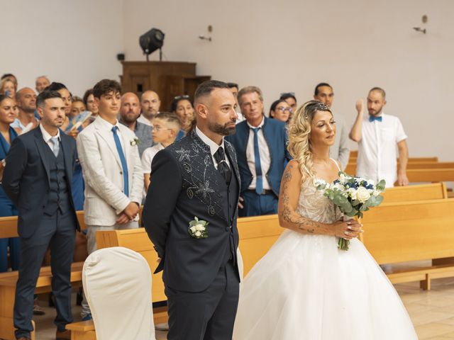 Le mariage de Anthony et Emilie à Vitrolles, Bouches-du-Rhône 15