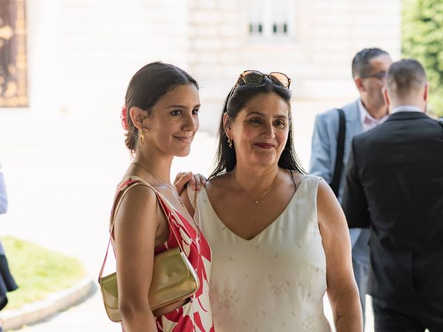 Le mariage de Olivier et Lamia à Louveciennes, Yvelines 26