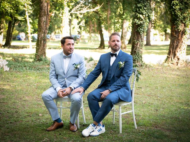 Le mariage de Emmanuel et Nicolas à Vouillé, Vienne 11