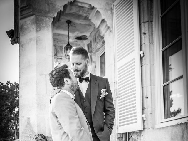 Le mariage de Emmanuel et Nicolas à Vouillé, Vienne 18