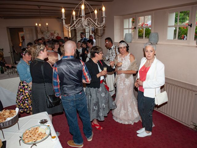 Le mariage de David et Catherine à Chabournay, Vienne 10