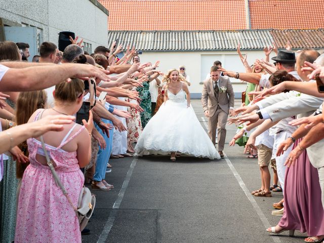 Le mariage de Florian et Louise à Saint-Omer-Capelle, Pas-de-Calais 38