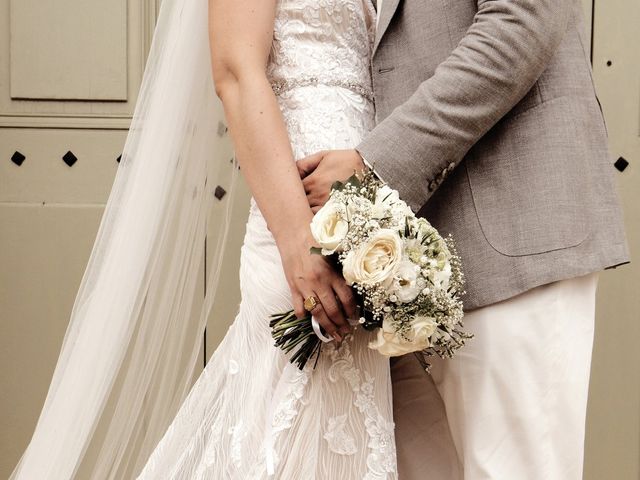 Le mariage de Laurent et Andrea à Uchaux, Vaucluse 2