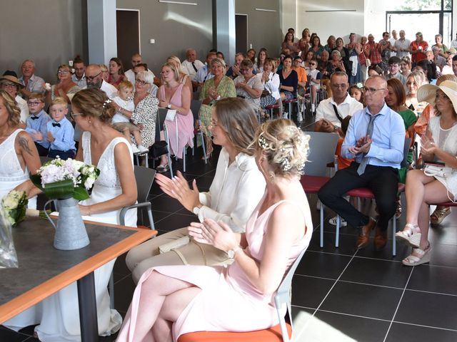 Le mariage de Mélanie et Marie-Louise à Angerville-la-Martel, Seine-Maritime 3
