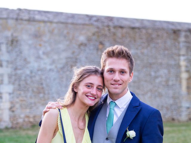 Le mariage de Hugues et Agathe à Saint-Contest, Calvados 29