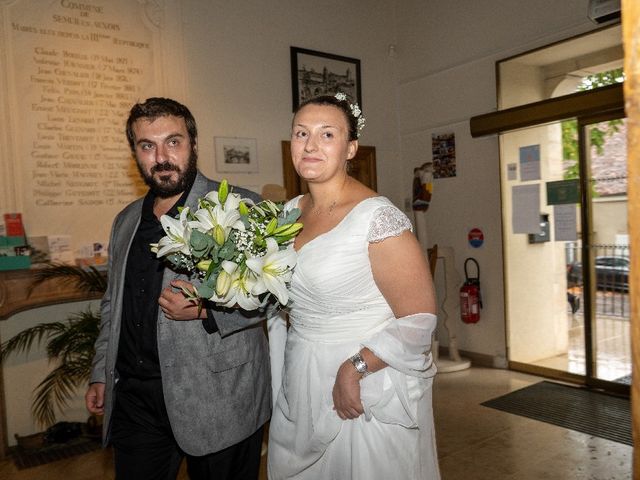 Le mariage de Emilie et Victoria à Semur-en-Auxois, Côte d&apos;Or 4