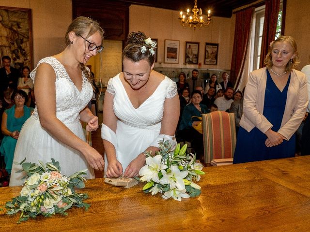 Le mariage de Emilie et Victoria à Semur-en-Auxois, Côte d&apos;Or 9