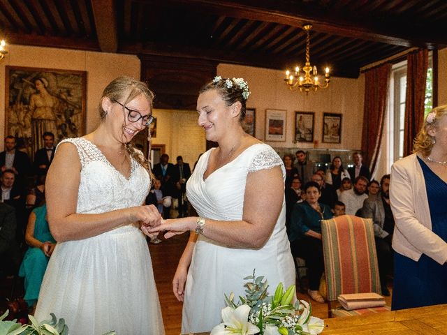 Le mariage de Emilie et Victoria à Semur-en-Auxois, Côte d&apos;Or 10