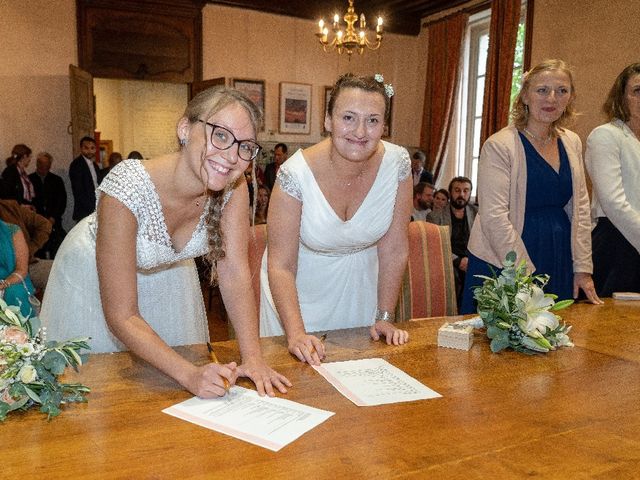 Le mariage de Emilie et Victoria à Semur-en-Auxois, Côte d&apos;Or 11