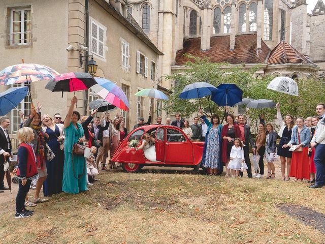 Le mariage de Emilie et Victoria à Semur-en-Auxois, Côte d&apos;Or 12