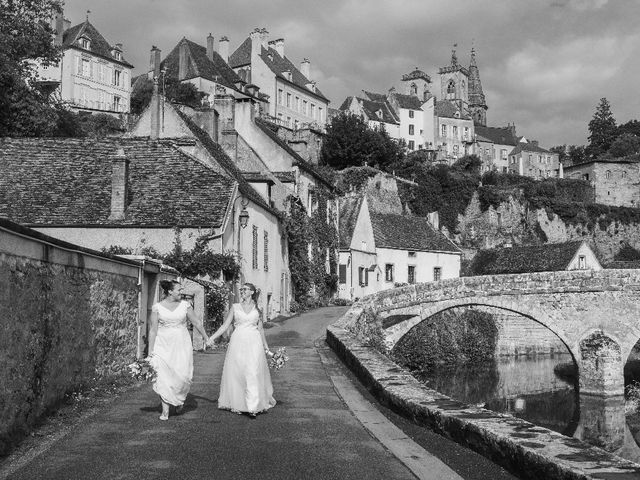 Le mariage de Emilie et Victoria à Semur-en-Auxois, Côte d&apos;Or 13