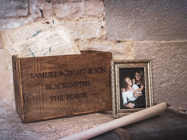 Le mariage de Emilie et Victoria à Semur-en-Auxois, Côte d&apos;Or 30