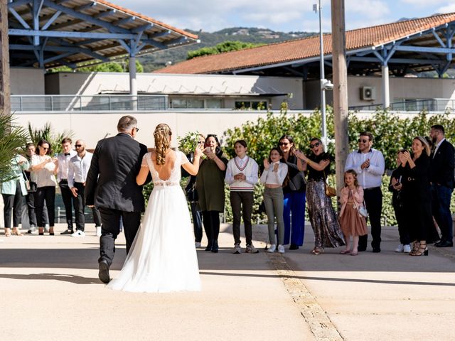 Le mariage de Jonathan et Laura à Porticcio, Corse 13