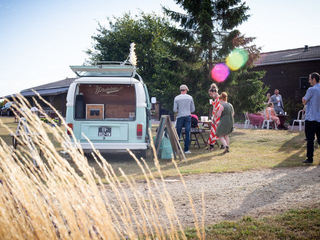 Le mariage de Damien et Hélène  à Le Mesnil-Mauger, Calvados 19