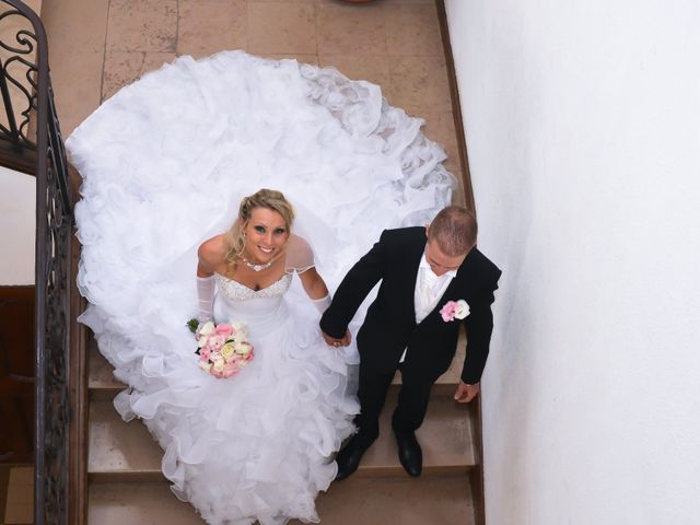 Le mariage de Renaud et Justine à Saint-Maximin-la-Sainte-Baume, Var 27
