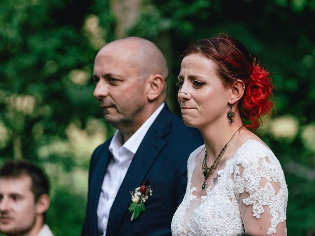 Le mariage de John et Angélique à Ouézy, Calvados 11